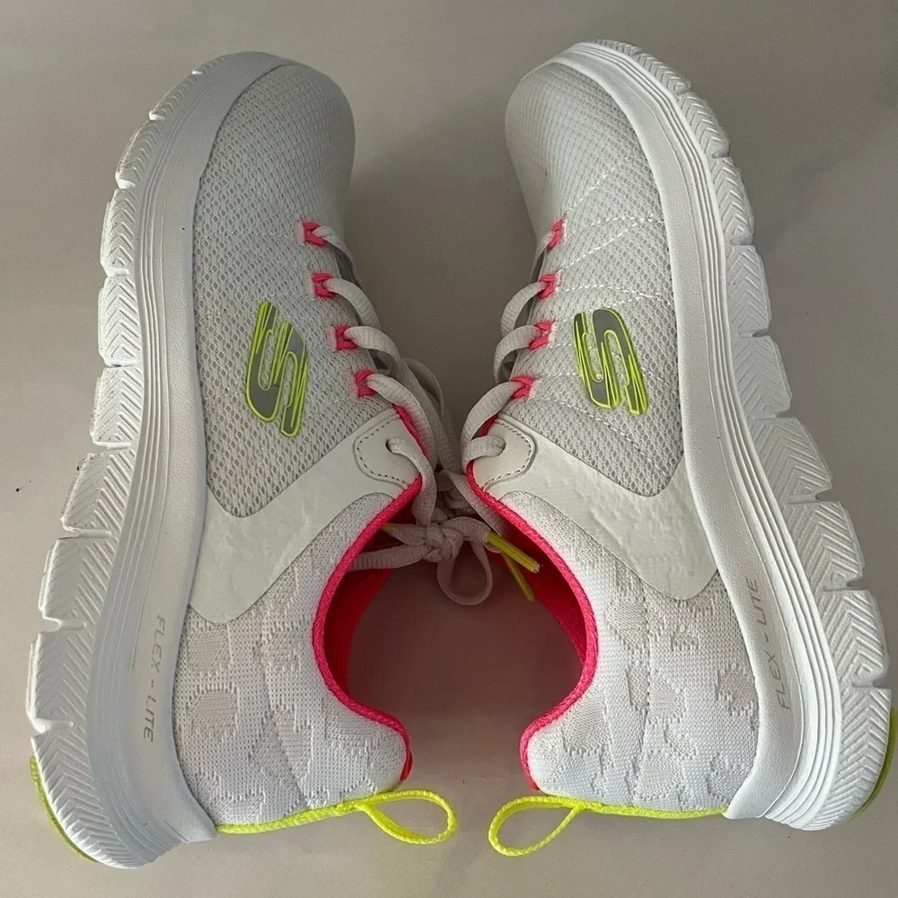 Skechers Flex Appeal 4.0 Washable Lace-Up Sneaker Elegant Ways White Women 5.5
